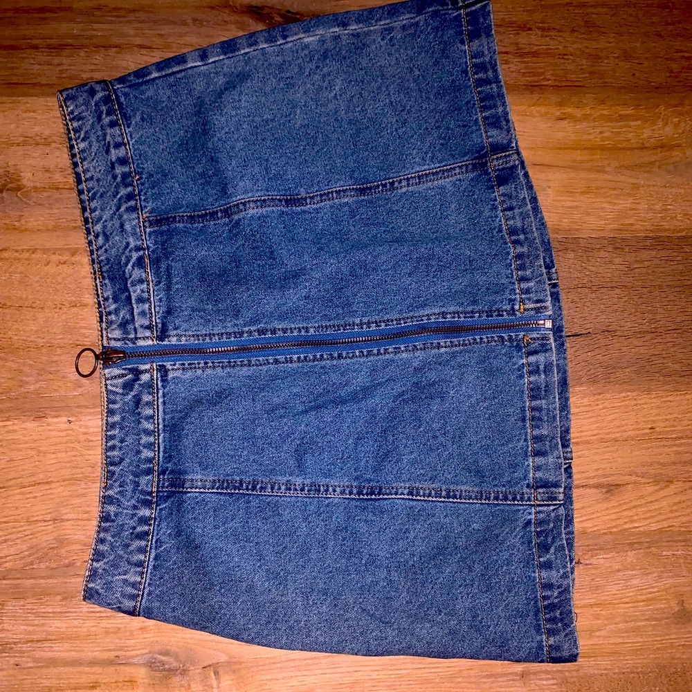 High-waisted denim zip up mini skirt